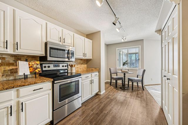 2545 Concord Way 115, Mendota Heights, MN 55120