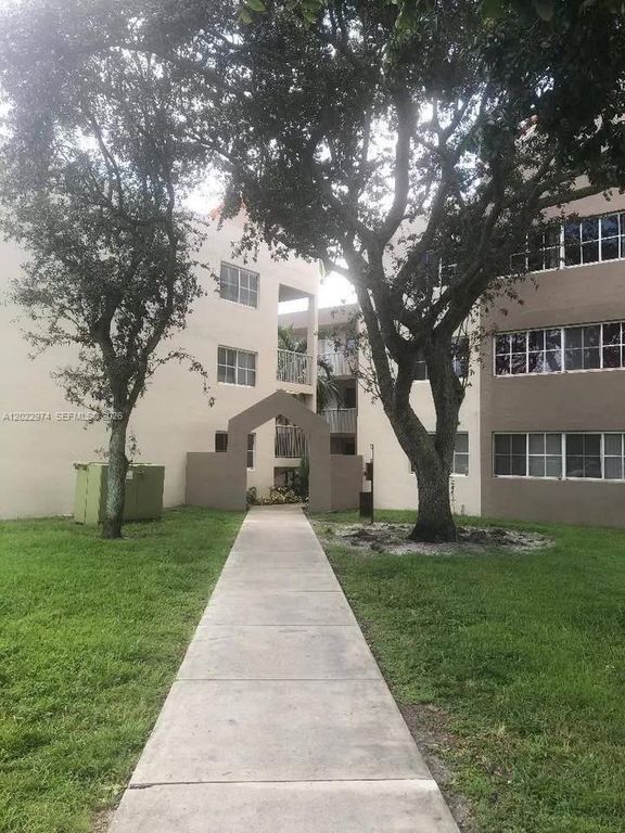 6155 NW 186th St 209, Hialeah, FL 33015