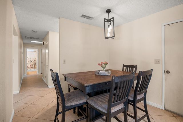 2014 Manchester Ln, Manteca, CA 95336