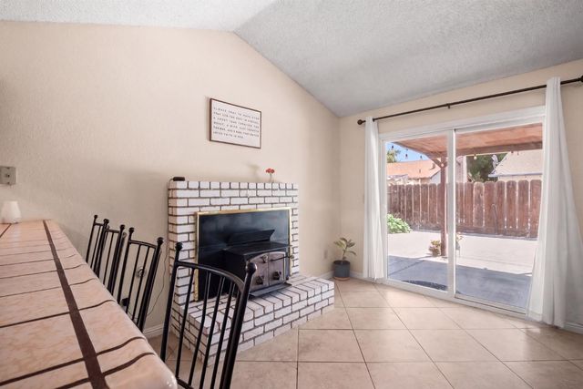 2014 Manchester Ln, Manteca, CA 95336