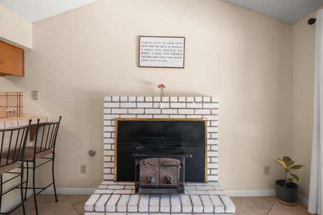 2014 Manchester Ln, Manteca, CA 95336