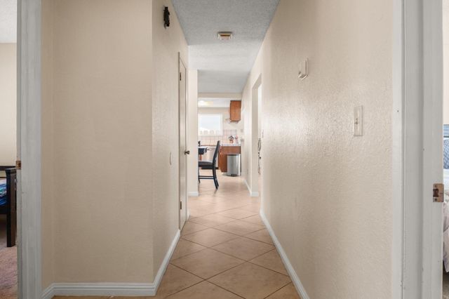 2014 Manchester Ln, Manteca, CA 95336