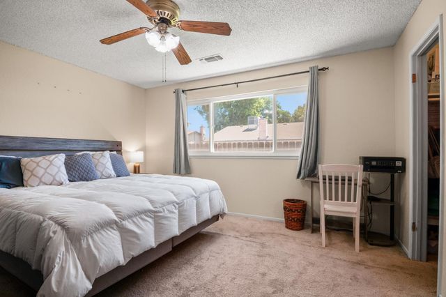 2014 Manchester Ln, Manteca, CA 95336