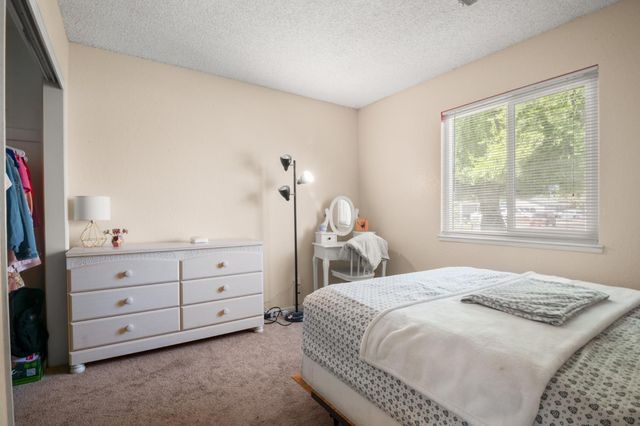 2014 Manchester Ln, Manteca, CA 95336