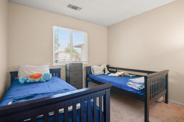 2014 Manchester Ln, Manteca, CA 95336