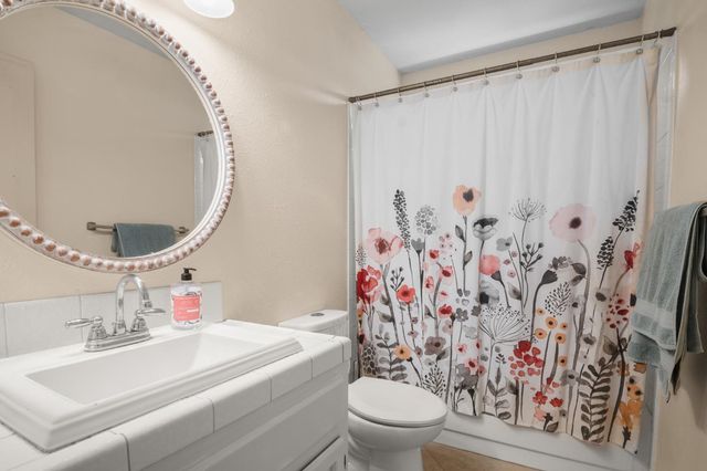 2014 Manchester Ln, Manteca, CA 95336