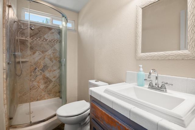 2014 Manchester Ln, Manteca, CA 95336