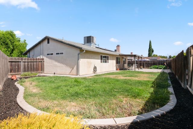 2014 Manchester Ln, Manteca, CA 95336