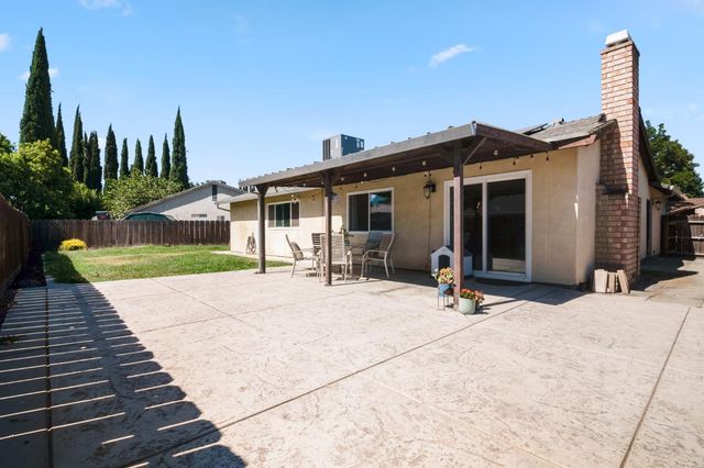 2014 Manchester Ln, Manteca, CA 95336