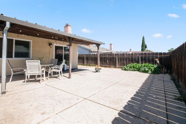 2014 Manchester Ln, Manteca, CA 95336