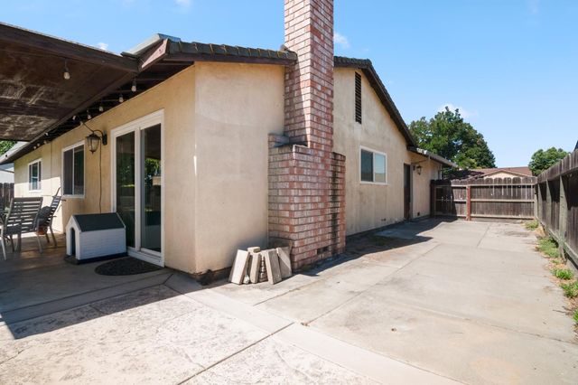 2014 Manchester Ln, Manteca, CA 95336