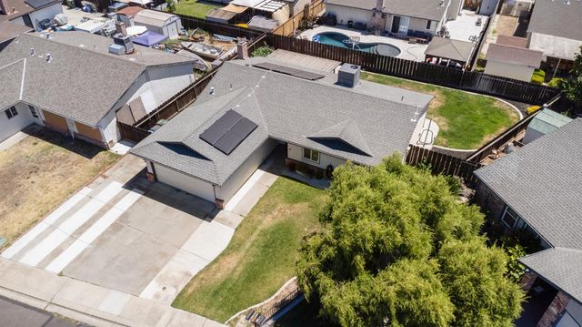 2014 Manchester Ln, Manteca, CA 95336
