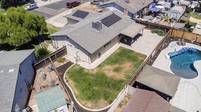 2014 Manchester Ln, Manteca, CA 95336