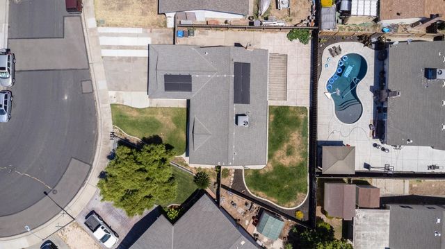 2014 Manchester Ln, Manteca, CA 95336