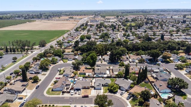 2014 Manchester Ln, Manteca, CA 95336