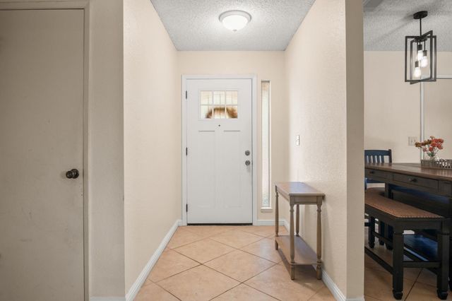 2014 Manchester Ln, Manteca, CA 95336