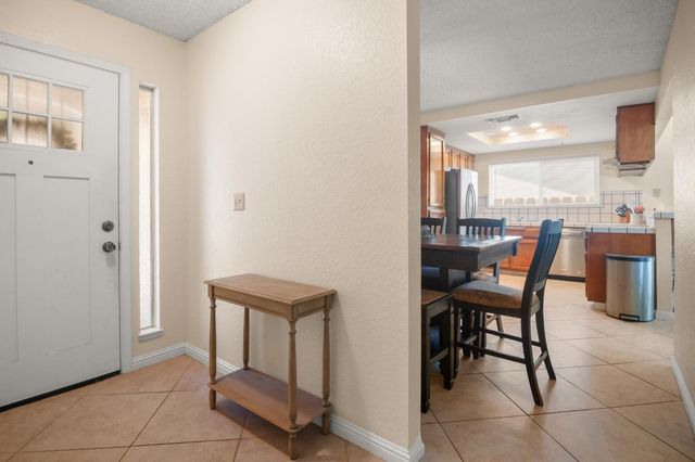 2014 Manchester Ln, Manteca, CA 95336