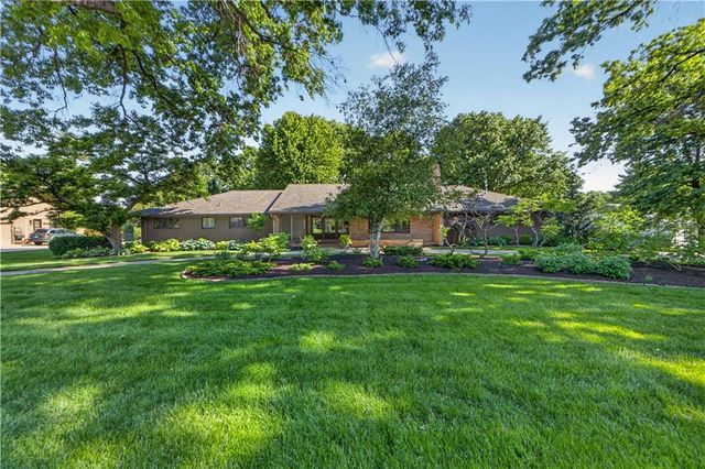 8608 Reinhardt Lane, Leawood, KS 66206