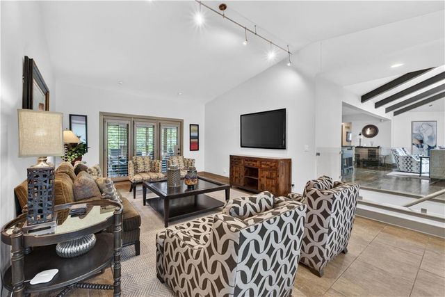 8608 Reinhardt Lane, Leawood, KS 66206