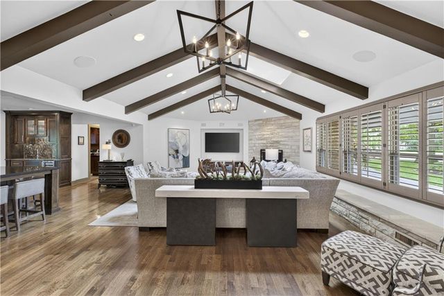 8608 Reinhardt Lane, Leawood, KS 66206