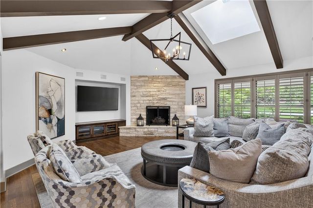 8608 Reinhardt Lane, Leawood, KS 66206