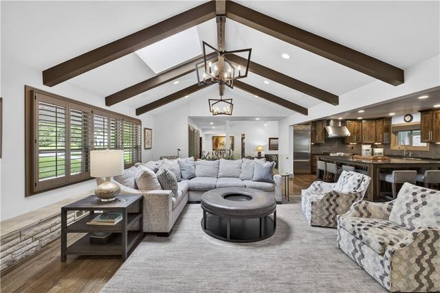 8608 Reinhardt Lane, Leawood, KS 66206