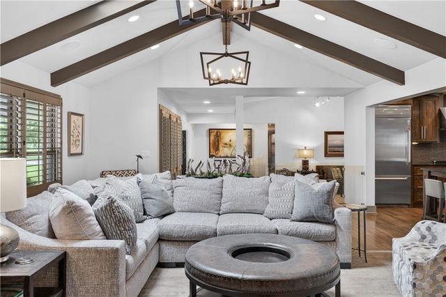 8608 Reinhardt Lane, Leawood, KS 66206