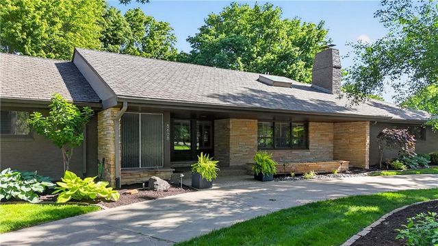8608 Reinhardt Lane, Leawood, KS 66206