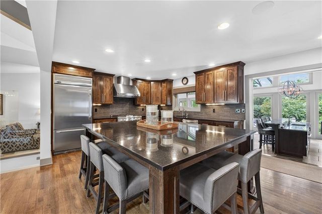 8608 Reinhardt Lane, Leawood, KS 66206