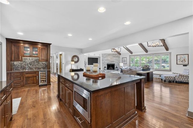 8608 Reinhardt Lane, Leawood, KS 66206