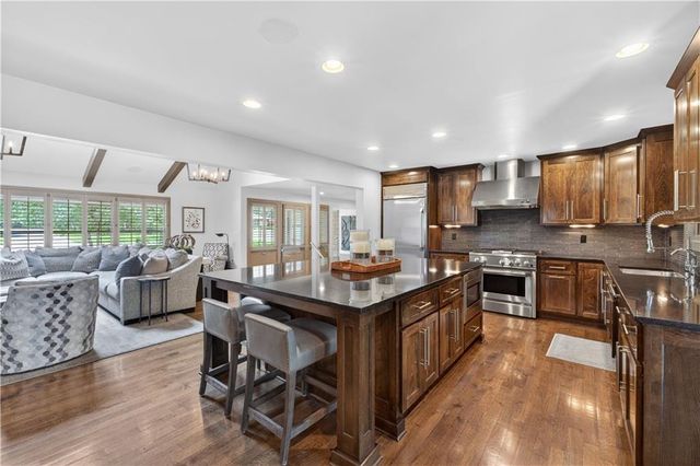 8608 Reinhardt Lane, Leawood, KS 66206