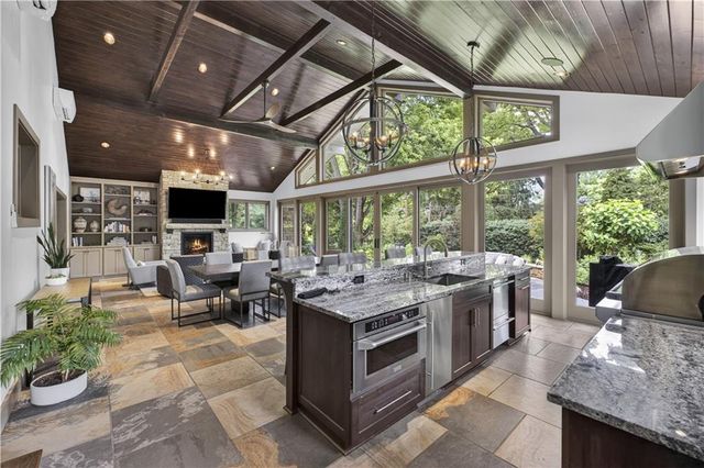 8608 Reinhardt Lane, Leawood, KS 66206