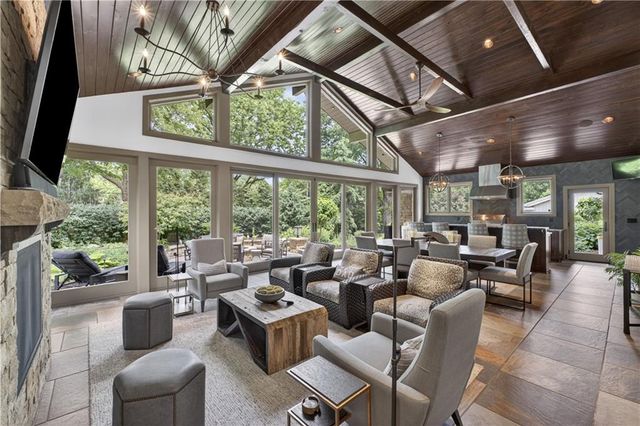 8608 Reinhardt Lane, Leawood, KS 66206