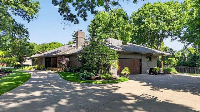8608 Reinhardt Lane, Leawood, KS 66206