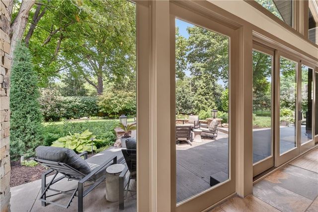 8608 Reinhardt Lane, Leawood, KS 66206