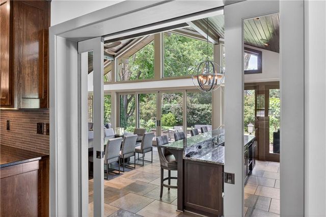 8608 Reinhardt Lane, Leawood, KS 66206