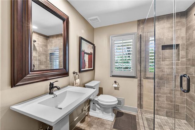 8608 Reinhardt Lane, Leawood, KS 66206