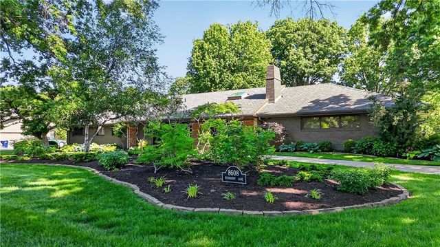 8608 Reinhardt Lane, Leawood, KS 66206