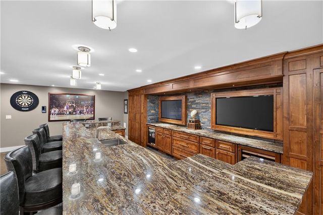 8608 Reinhardt Lane, Leawood, KS 66206