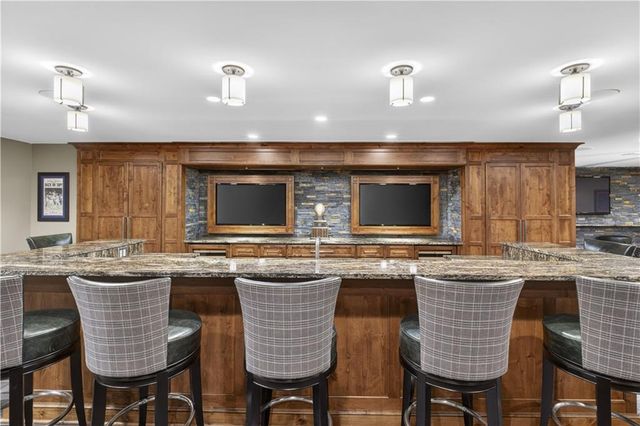 8608 Reinhardt Lane, Leawood, KS 66206