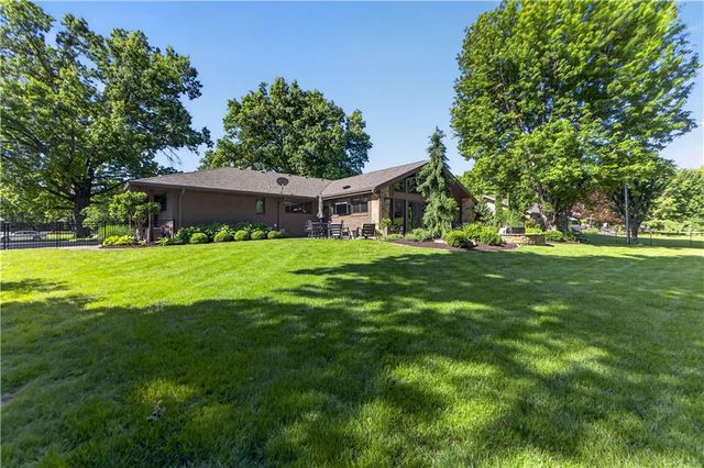 8608 Reinhardt Lane, Leawood, KS 66206