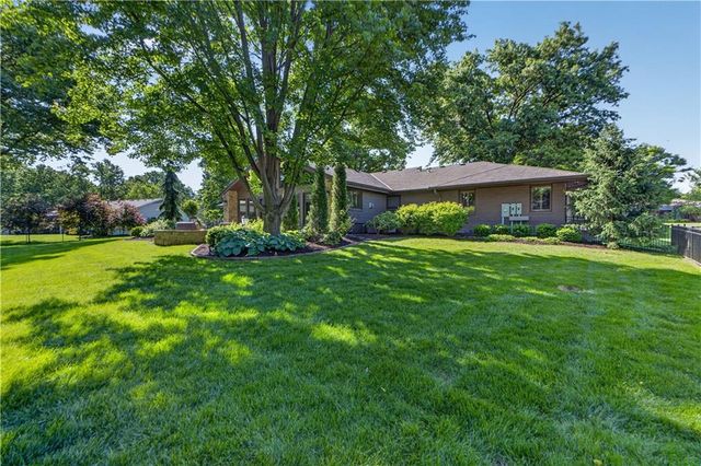 8608 Reinhardt Lane, Leawood, KS 66206