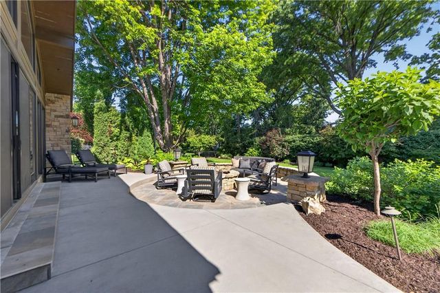 8608 Reinhardt Lane, Leawood, KS 66206