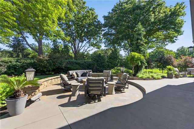8608 Reinhardt Lane, Leawood, KS 66206