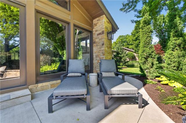 8608 Reinhardt Lane, Leawood, KS 66206