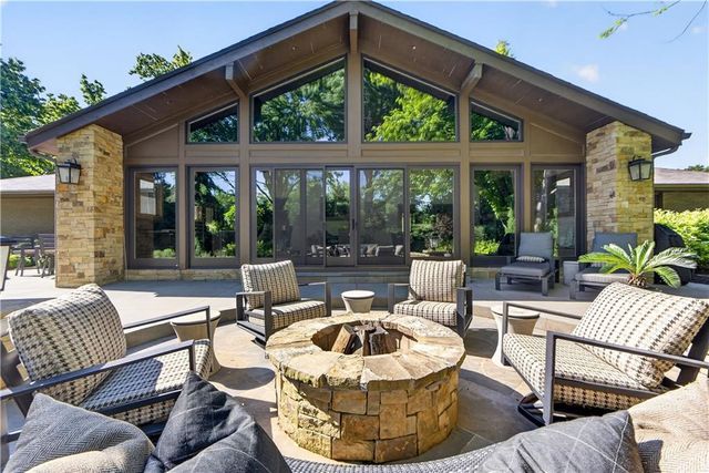 8608 Reinhardt Lane, Leawood, KS 66206