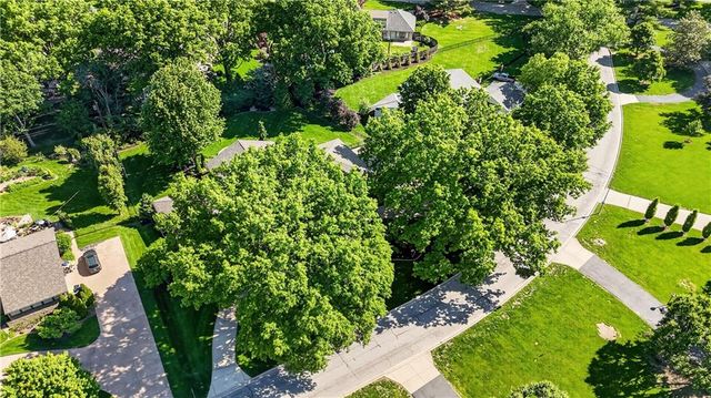 8608 Reinhardt Lane, Leawood, KS 66206