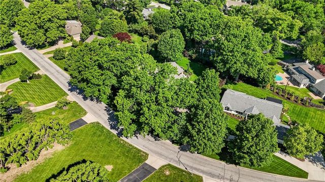 8608 Reinhardt Lane, Leawood, KS 66206