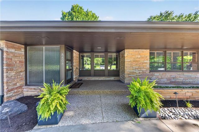 8608 Reinhardt Lane, Leawood, KS 66206