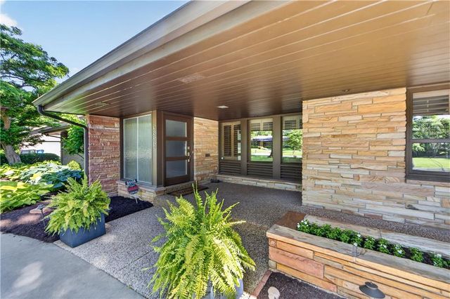 8608 Reinhardt Lane, Leawood, KS 66206